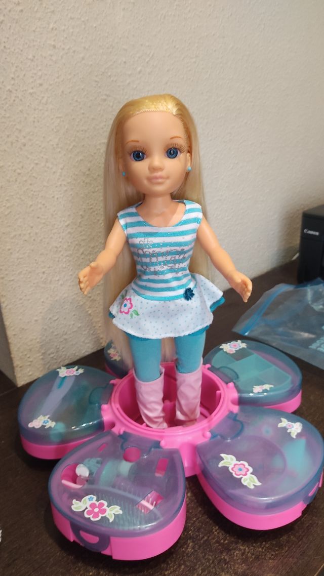 Muñeca Nancy Peinados Mágicos 