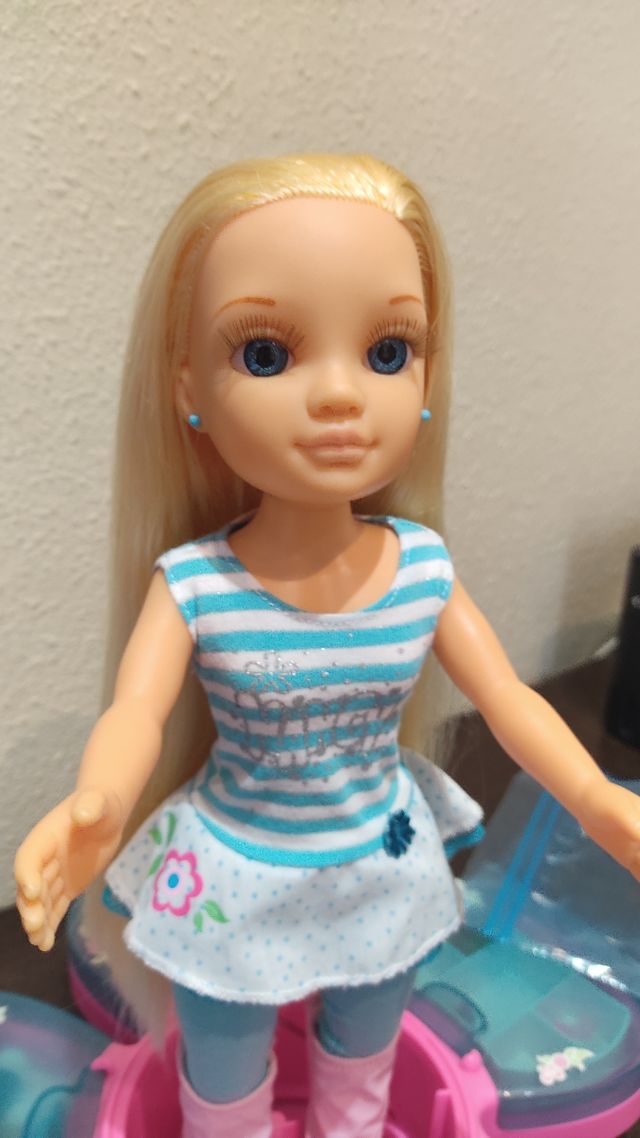 Muñeca Nancy Peinados Mágicos 