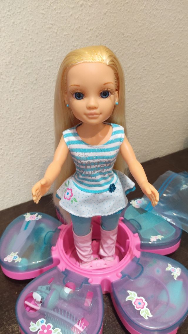 Muñeca Nancy Peinados Mágicos 