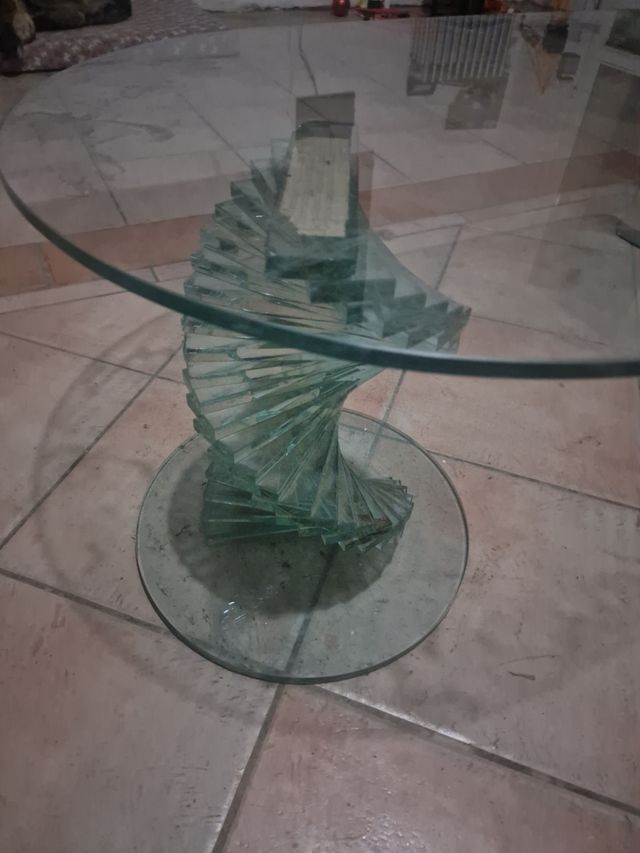 Tavolo in vetro 