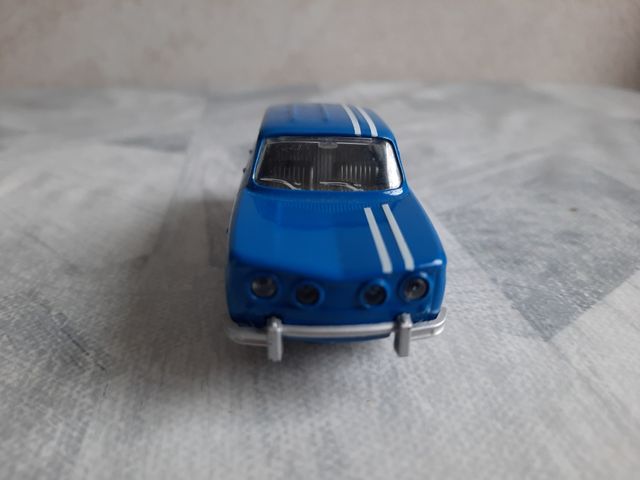 Renault 8 RS maqueta