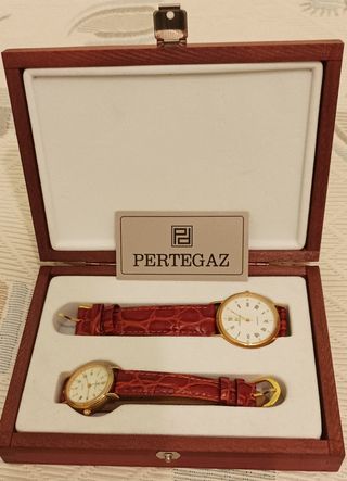 Dos relojes de pulsera Pertegaz