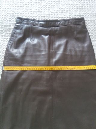 Falda piel marrón