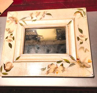 specchio con cornice decoupage
