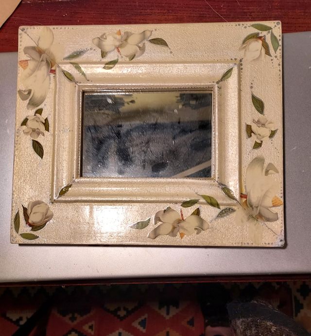 specchio con cornice decoupage