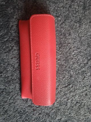 Estuche gafa Guess