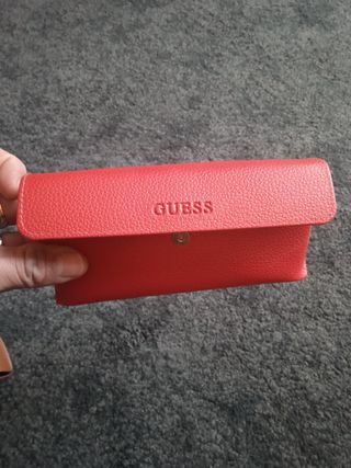 Estuche gafa Guess