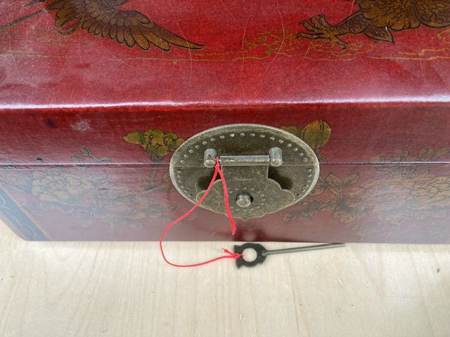 Antica scatola Cinese in legno laccata