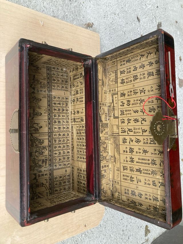 Antica scatola Cinese in legno laccata