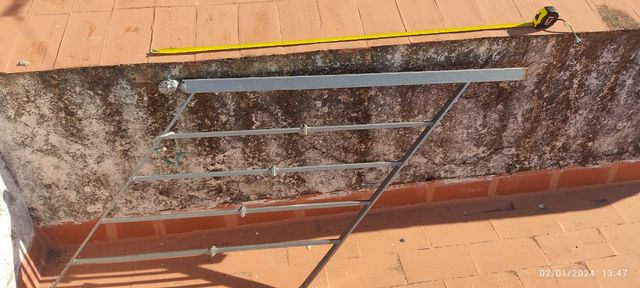 Baranda metálica. Está en Las Cabezas S. J.