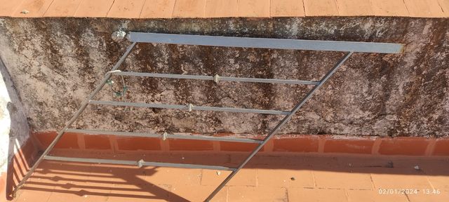 Baranda metálica. Está en Las Cabezas S. J.