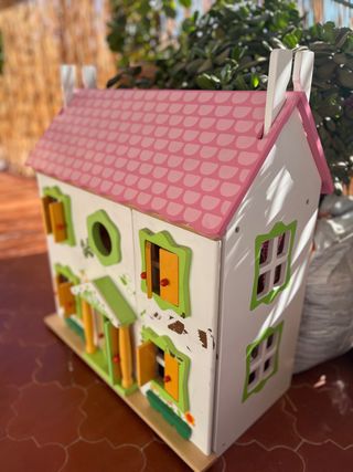 Casa de muñecas de madera