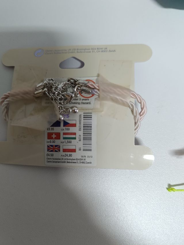 Brincos e pulseiras Clairas