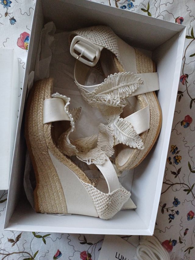 Sandalias yolan cris 👰‍♀️ novia