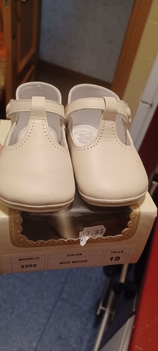 Zapatos bebé talla 19