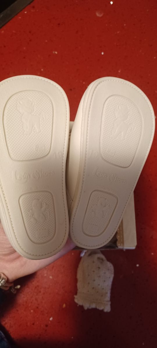 Zapatos bebé talla 19