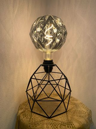 lampada di design da tavolo