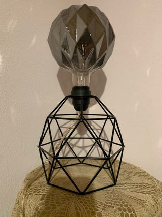 lampada di design da tavolo