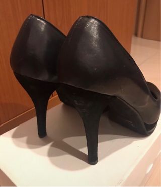 Zapatos salón negro. Valentina. N 39.