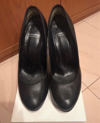 Zapatos salón negro. Valentina. N 39.