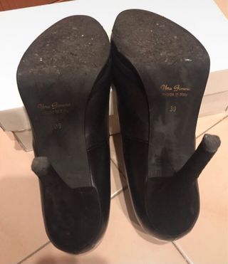 Zapatos salón negro. Valentina. N 39.