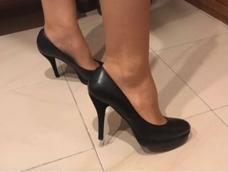 Zapatos salón negro. Valentina. N 39.
