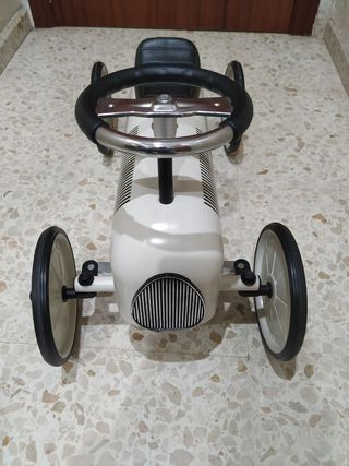 Coche correpasillos vintage 