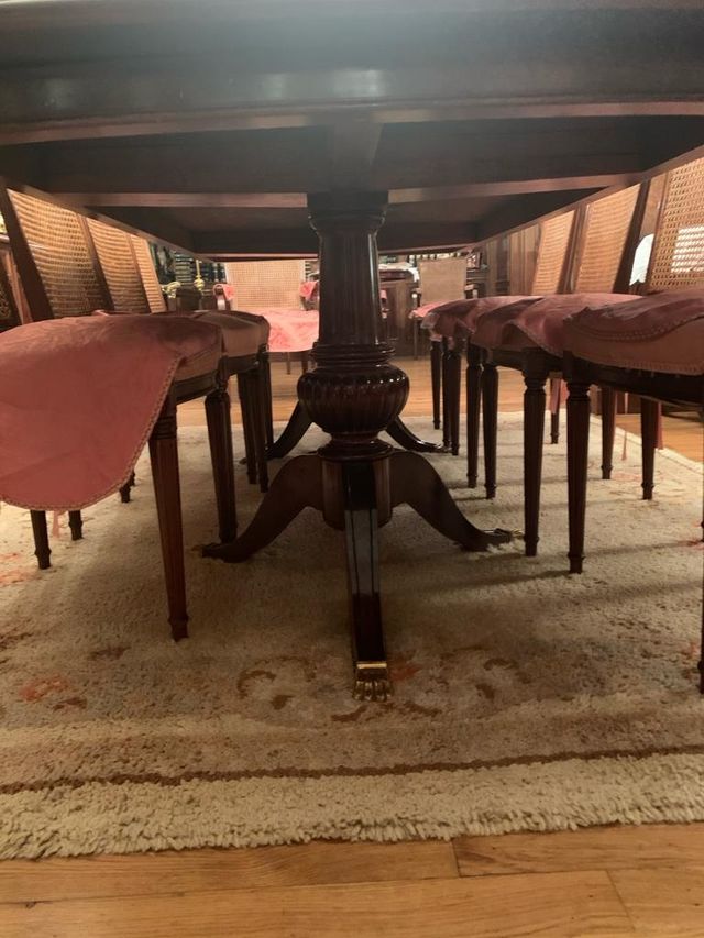 Juego de comedor: mesa sillas y butacas