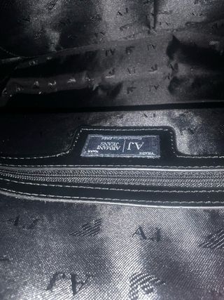Precioso bolso de charol negro  de Armani Jeans