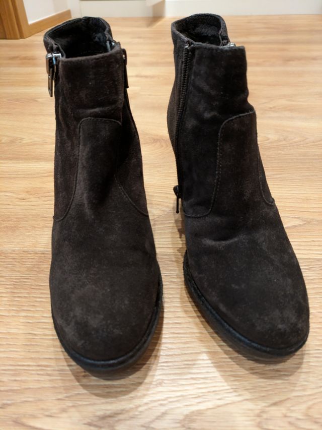 Botines de ante marrones 