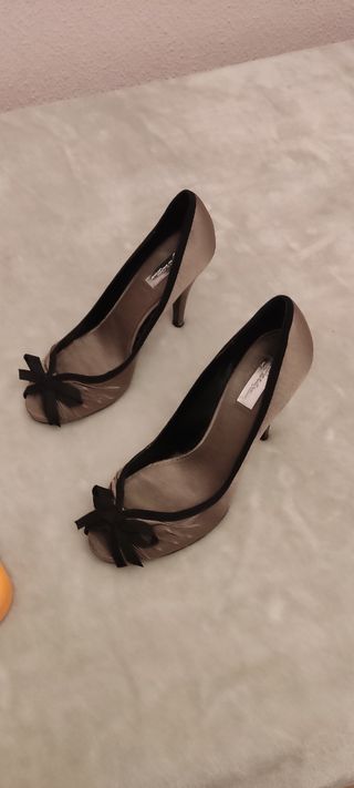 Zapatos mujer cómo nuevos. puestos una vez. 