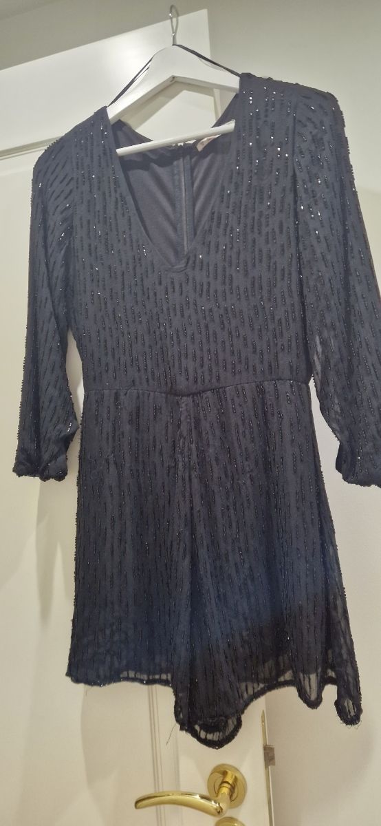 Mono negro de fiesta