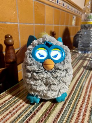 Furby gris y azul