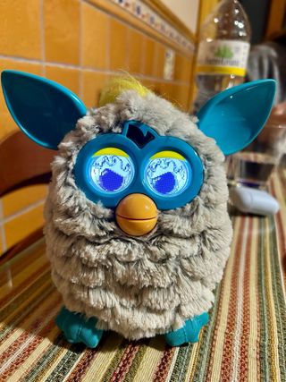 Furby gris y azul