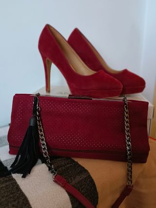 Zapatos y bolso burdeos