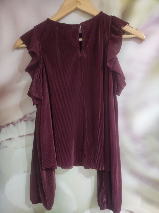 blusa,top plisado Bershka volante hombro