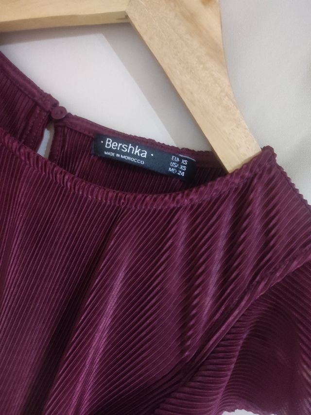 blusa,top plisado Bershka volante hombro
