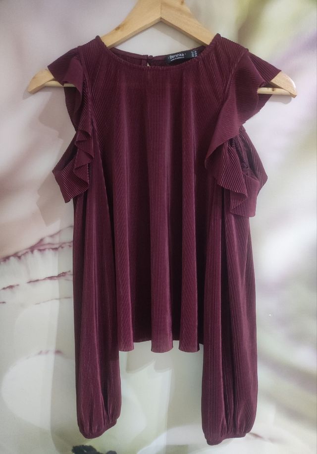 blusa,top plisado Bershka volante hombro