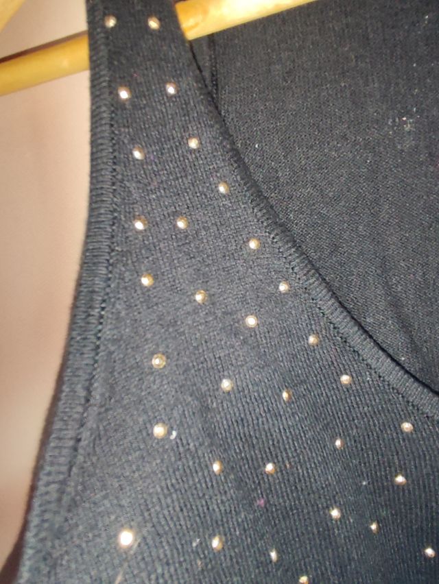 Top punto fino negr tirante ancho remaches/dorados