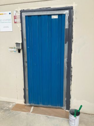 Pintura Puertas naves industriales anti - oxido