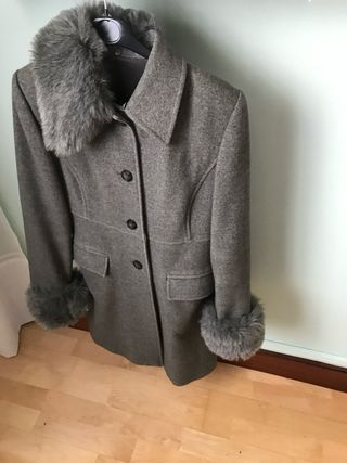 Abrigo de color gris