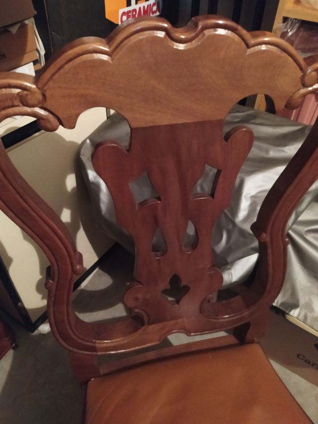 Silla de madera y cuero