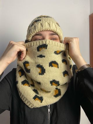 completo sciarpa ad anello e cappello