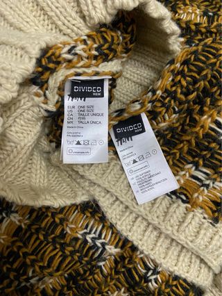 completo sciarpa ad anello e cappello