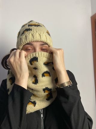 completo sciarpa ad anello e cappello