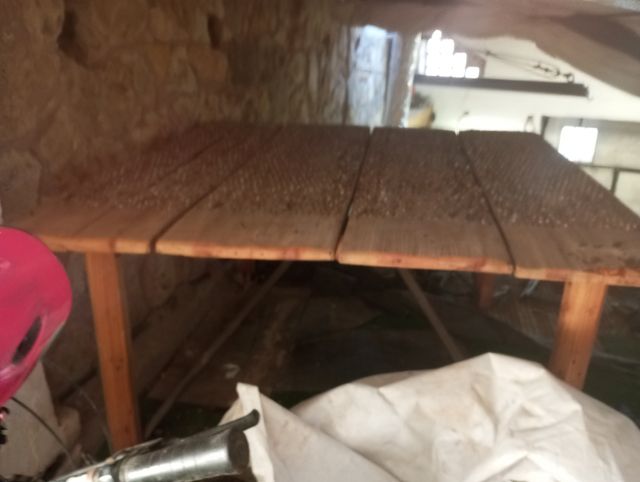 Mesa hecha con trillo