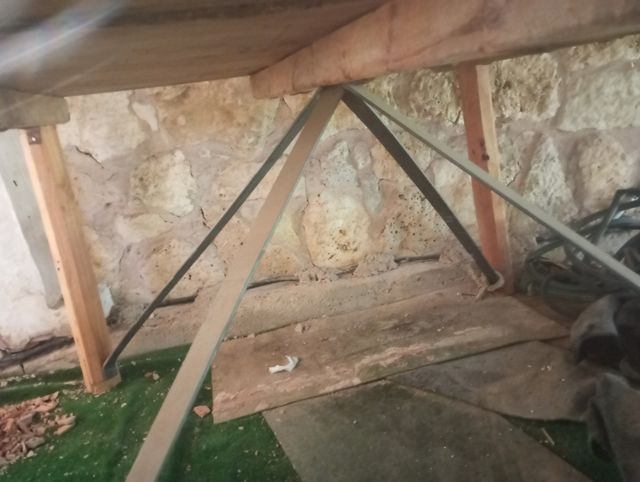 Mesa hecha con trillo