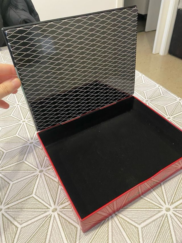 Caja metalica beauty de Valerie Nylin