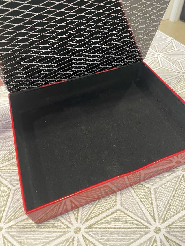 Caja metalica beauty de Valerie Nylin