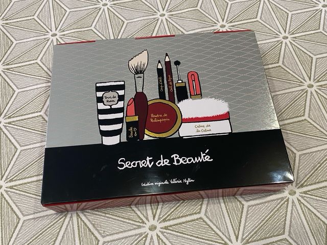Caja metalica beauty de Valerie Nylin